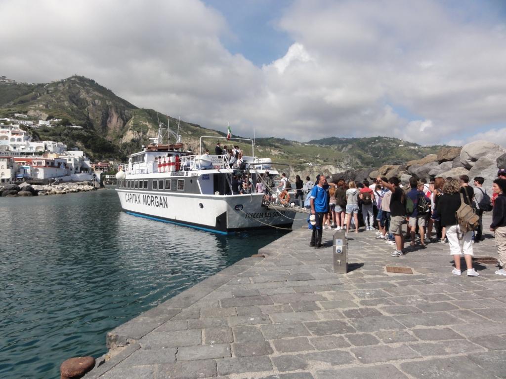Insel Ischia. Ausflug mit den Boot